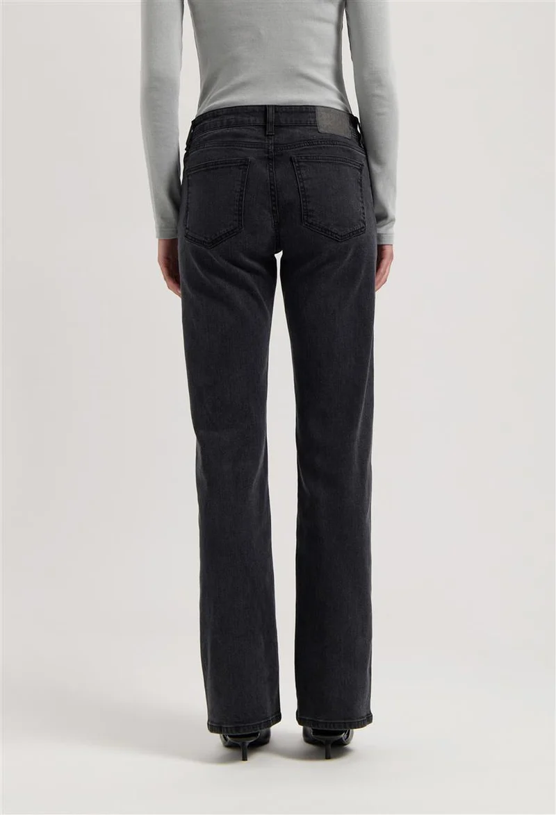 MUD JEANS Carry Mid Straight black vintage