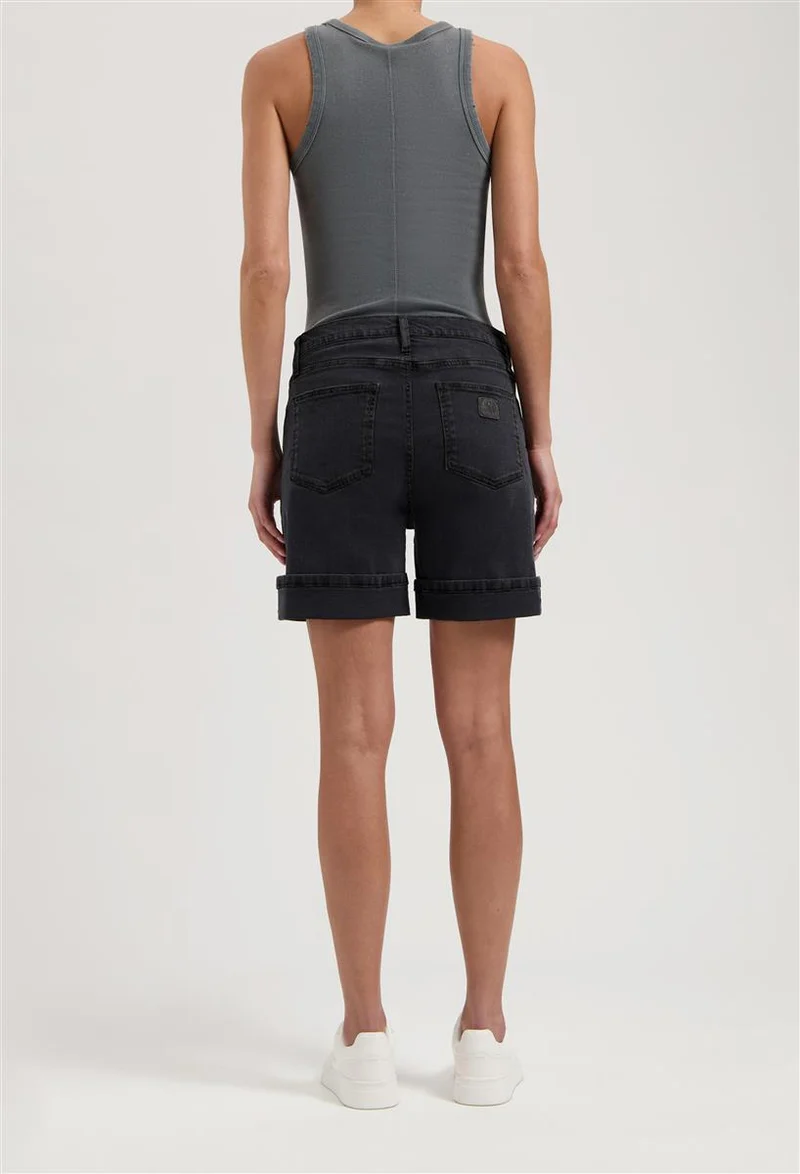 MUD JEANS Mid Short black vintage