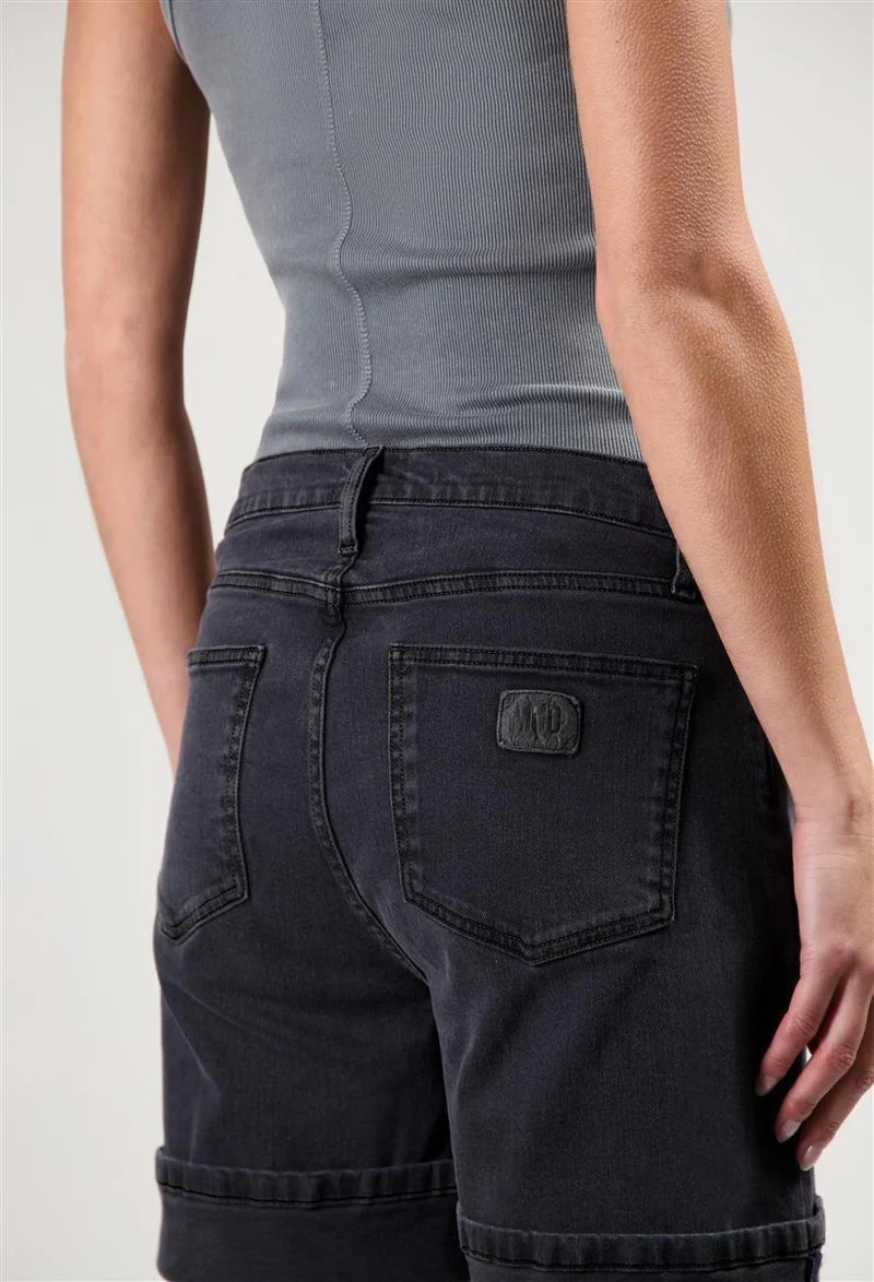 MUD JEANS Mid Short black vintage