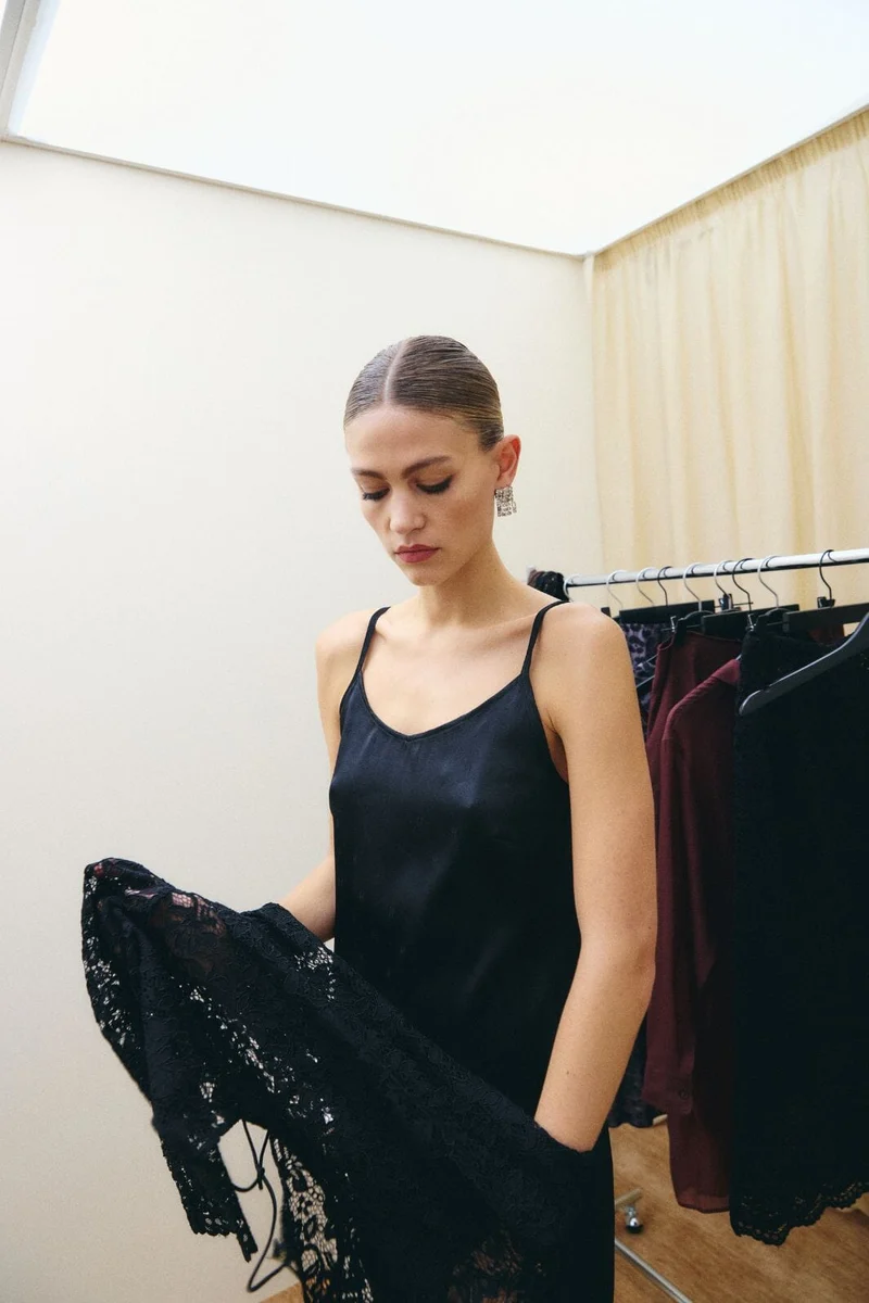 Hype The Detail - Slip Dress W/Log 240-98 - 9 - Black